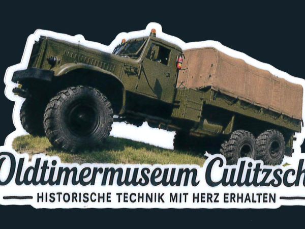 historischer Armee-LKW KrAZ