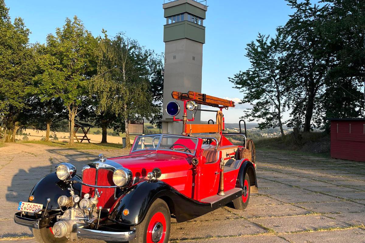Auf dem HTC-Gelände steht ein historisches Feuerwehrfahrzeug